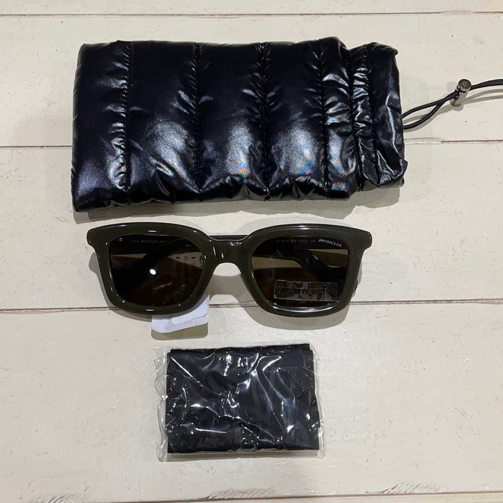 Moncler Dark green sunglasses
